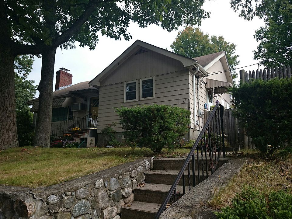 2nd image of 45 Fairlane Rd