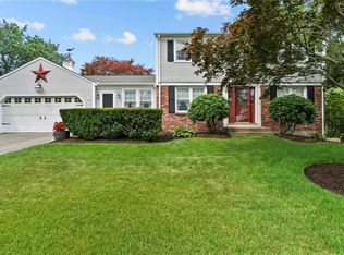 93 Tanglewood Dr, West Warwick, RI 02893