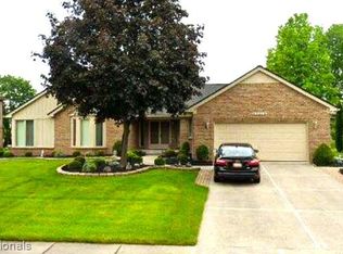 20375 Gary Ln, Livonia, MI 48152