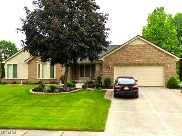 20375 Gary Ln, Livonia, MI 48152