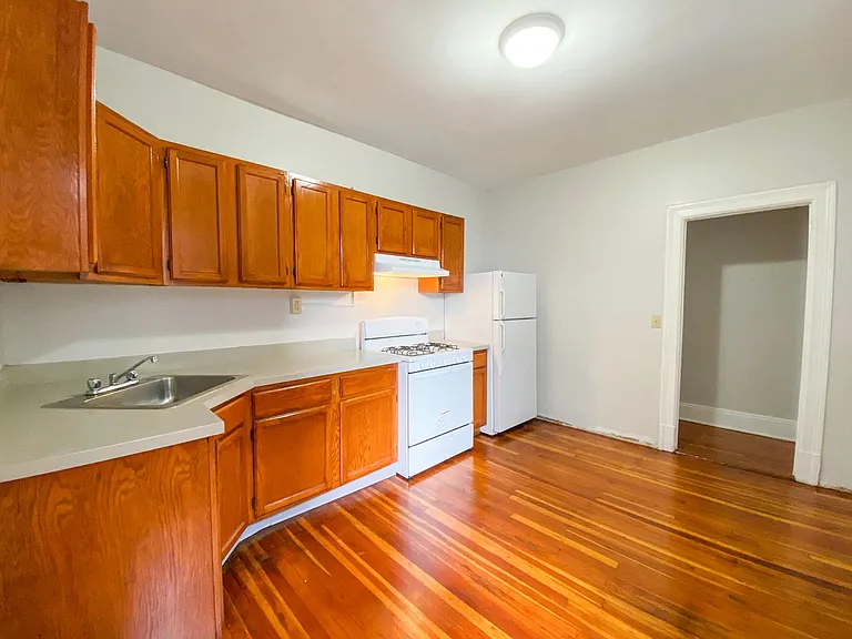 291 Buckingham St / Luca Investments LLC — Photo 45