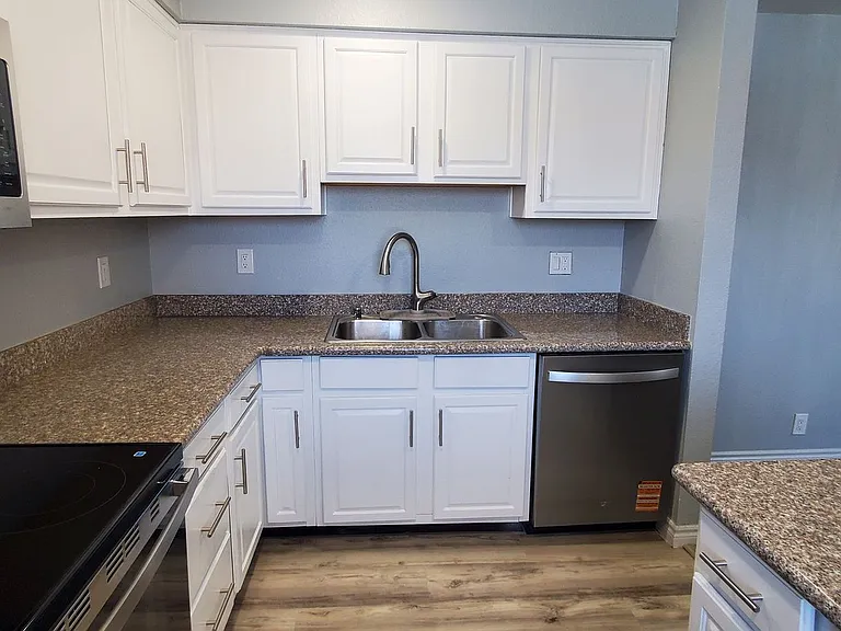 5080 Indian River Dr #400 — Photo 13