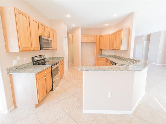4th image of 319 Falling Waters Dr