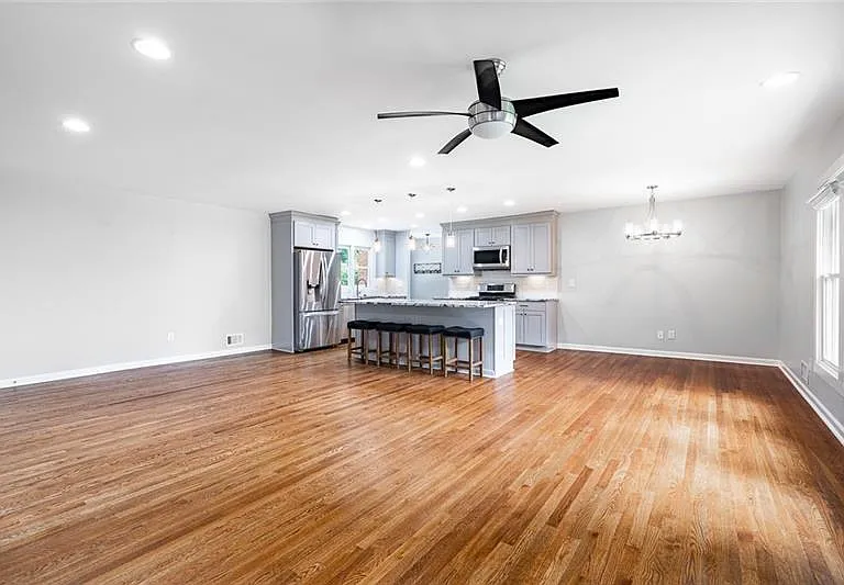 2470 Landeau Cir — Photo 6