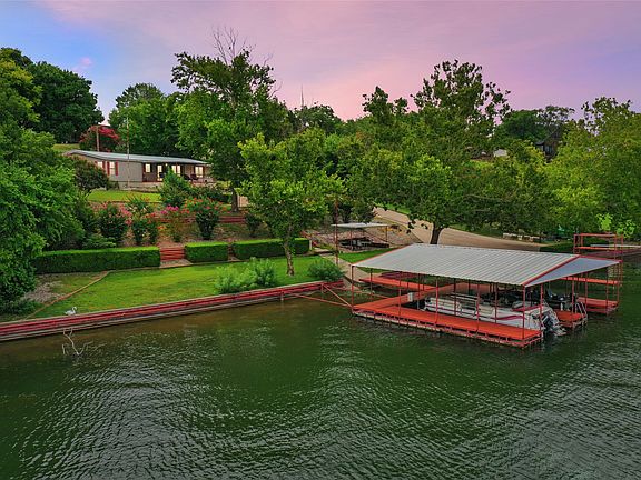 3rd image of 363 Oakview