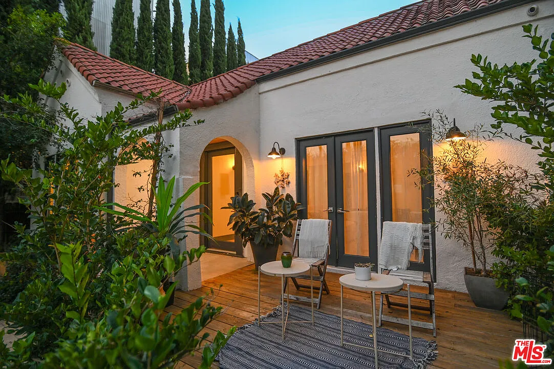 4 bed, 2.0 bath, 2000 sqft, $7,700 — Photo 1