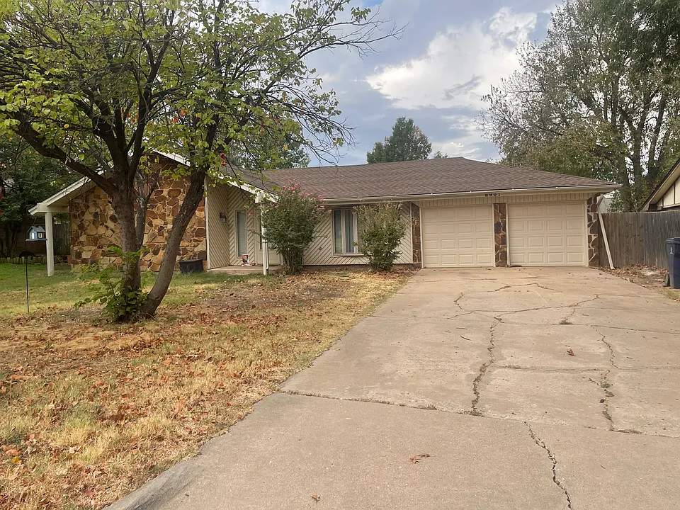 8901 N Davis Ave