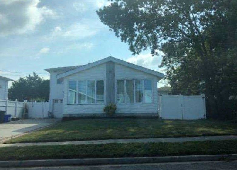 1st image of 305 Branch Ave