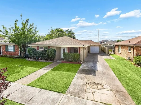 2404 Gallant Dr, Chalmette, LA 70043