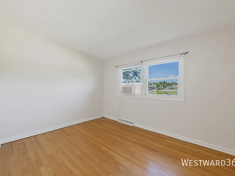 325 E Lake St — Photo 17