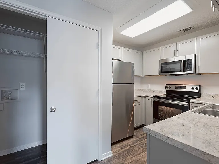 Cambridge Park Apartments — Photo 52