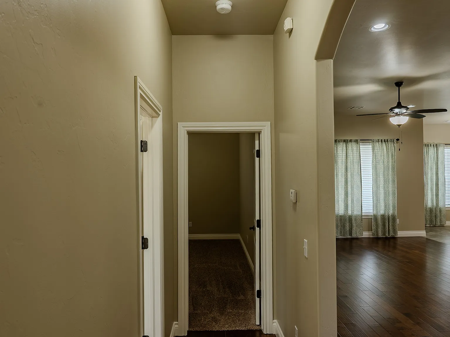 3 bed, 1953 sqft, $2,200 — Photo 3