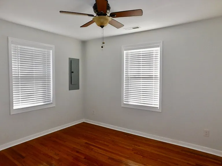 818 E Washington St — Photo 6