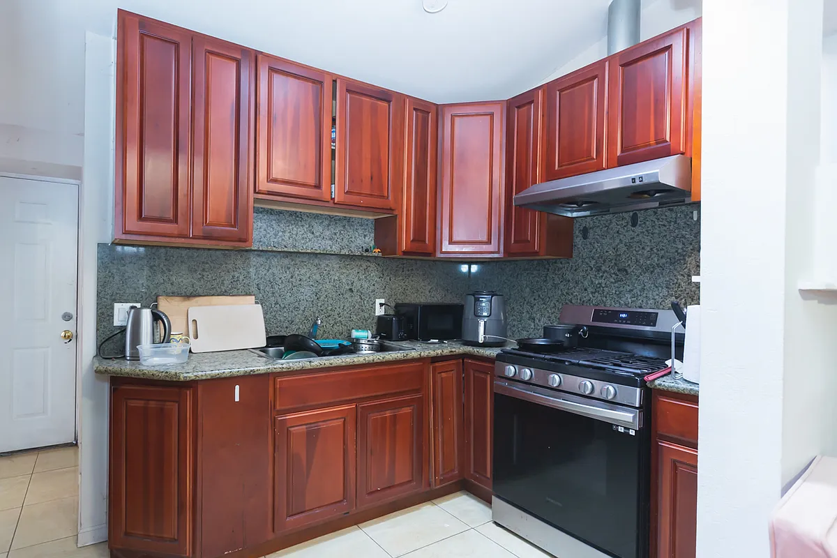 Building Photo - 322 Lisbon St #C