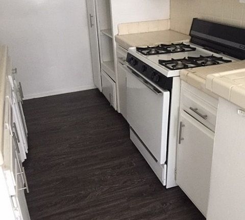 3rd image of 5906 Willoughby Ave APT 7