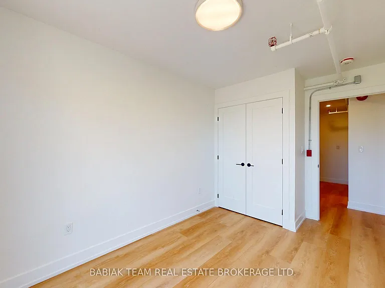 656 Annette St #302 — Photo 17