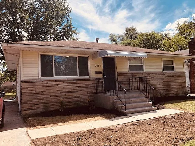 2057 Ferris Rd photo 1