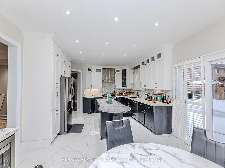 121 Boxwood Cres — Photo 19