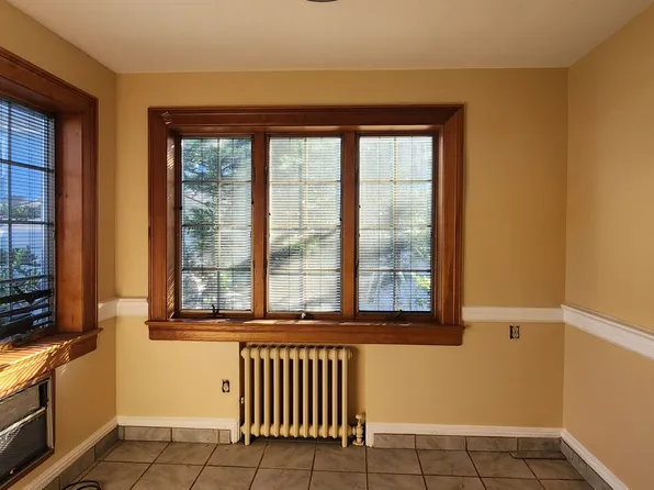 312 Galloping Hill Rd, Roselle Park, NJ 07204