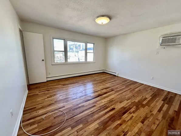 6214 Meadowview Avenue image 5 of 8