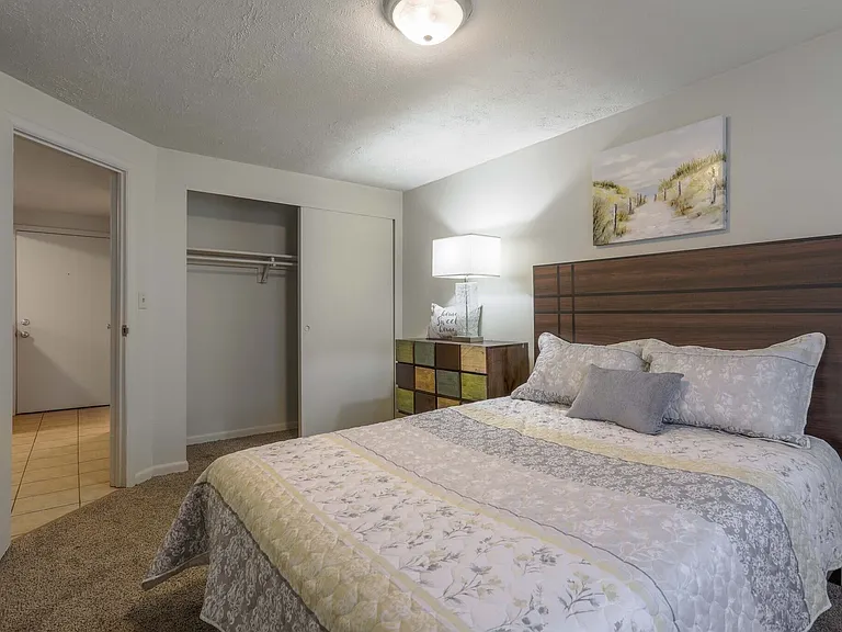 Chamberlain I & II Apartments — Photo 34