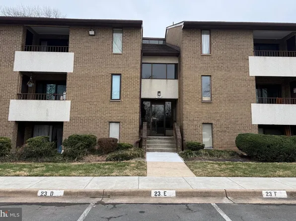 523 Florida Ave APT T2, Herndon, VA 20170