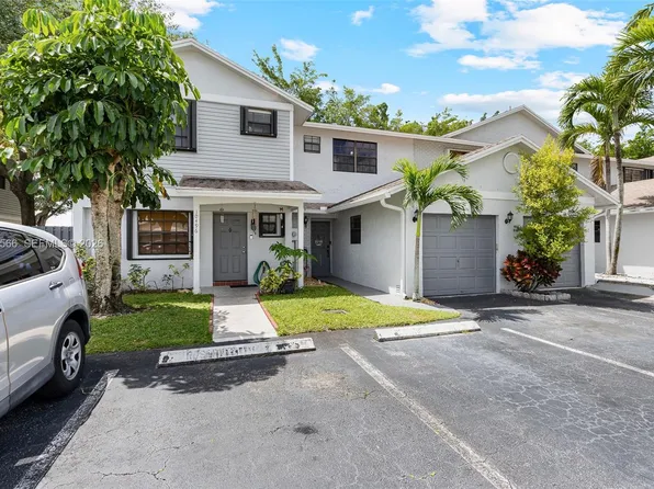 10500 NW 3rd St, Pembroke Pines, FL 33026