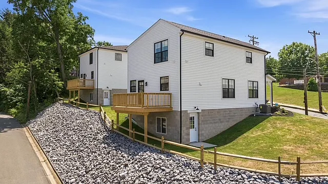 521 Harmony Rd — Photo 5