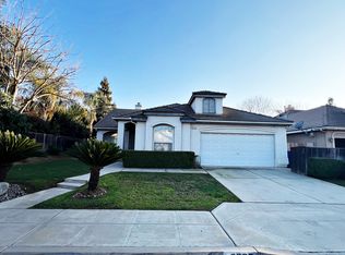 2925 E Brandon Ln, Fresno, CA 93720
