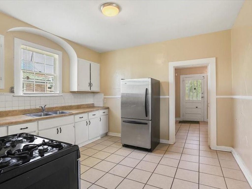 1833 Saint Anthony St, New Orleans, LA - More