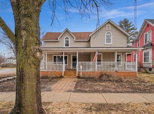 202 S Sycamore St, Genoa, IL 60135