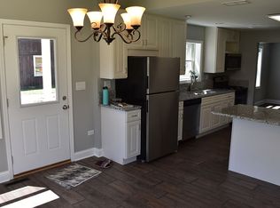 32 N Pleasant Rd, Lake Zurich, IL 60047