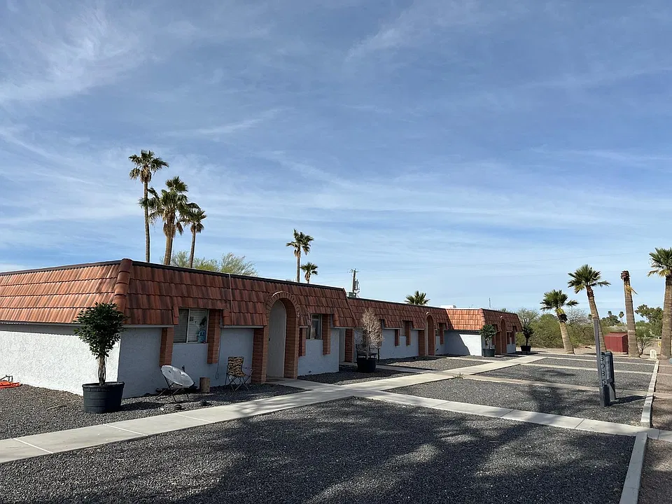 Building Photo 3