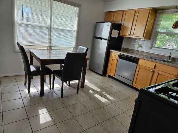 107 E Division St, 107 E Division St #A, Bloomington, IL 61701