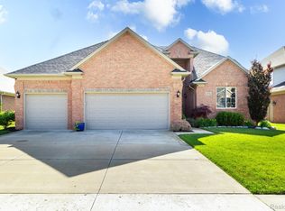 47376 Hidden Meadows Dr, Macomb, MI 48044
