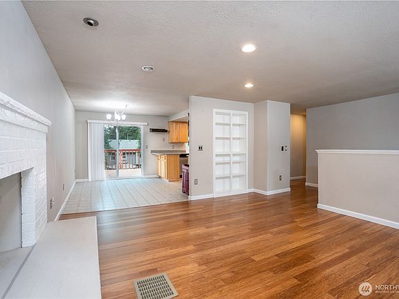 4th image of 13924 55th Avenue NW