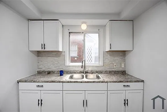 3 bed, 876 sqft, $1,100 — Photo 2