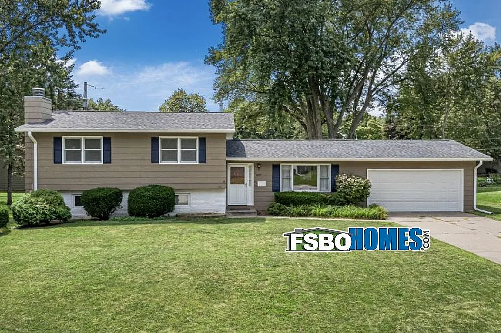 1835 Sussex Ct photo 1