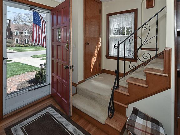 3rd image of 20915 Stratford Ave