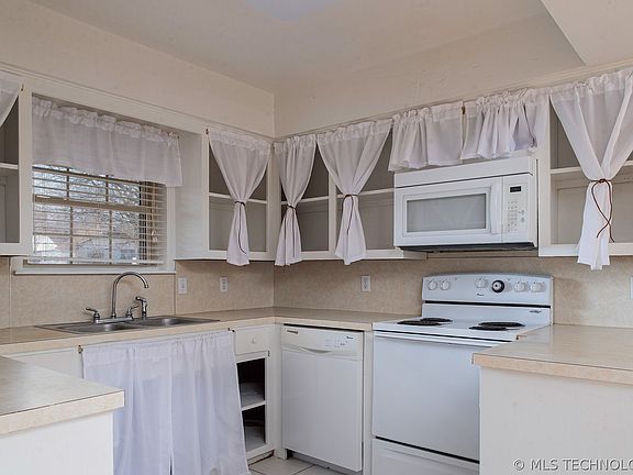 4th image of 312 Meadowlark Ln