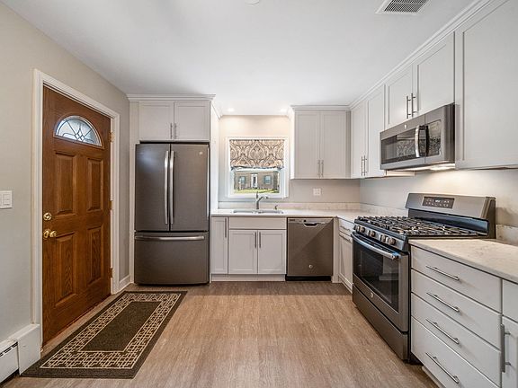 3rd image of 1008 Canfield Rd