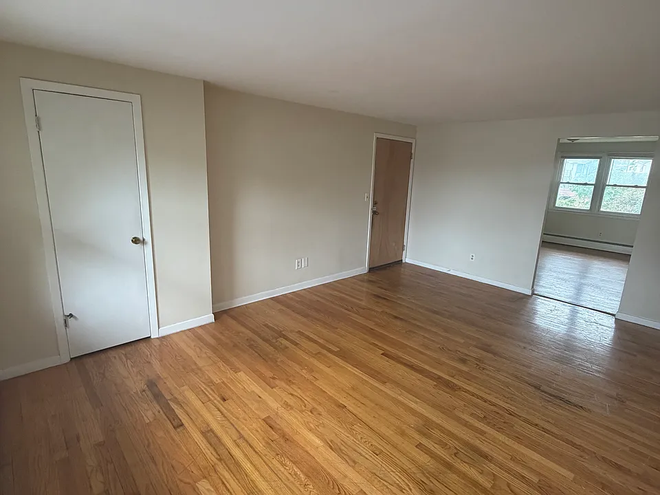 37 Bowen St #4
