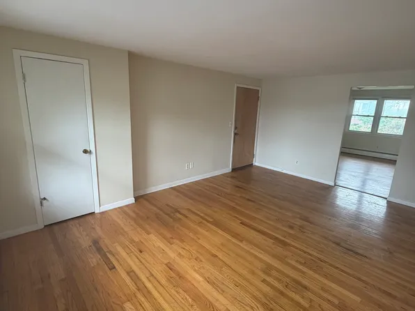 37 Bowen St, Hamden, CT