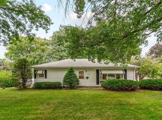 1238 S Hill Dr, Waterloo, IA 50701