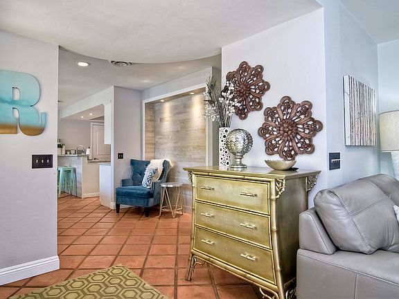 Entry with curved ceiling