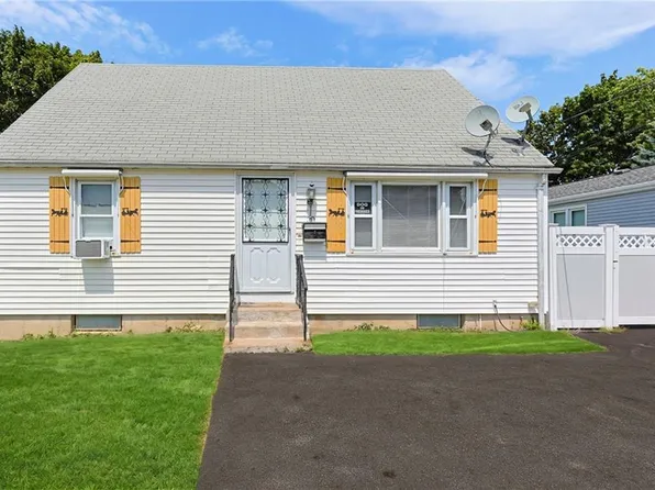 30 Briggs St, Cranston, RI 02920
