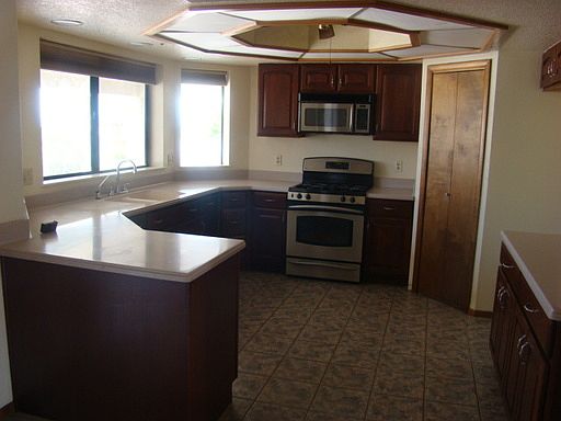 3rd image of 2900 Oakridge Dr