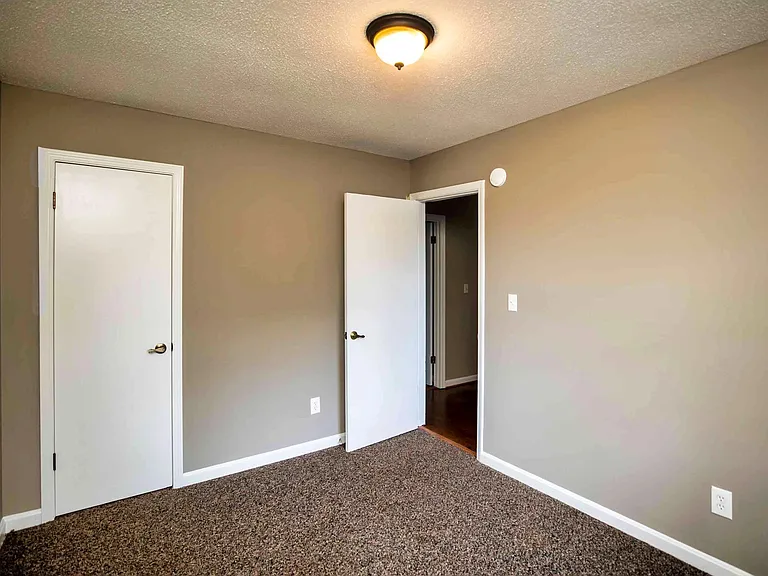 7823 Happy Hollow Rd — Photo 14