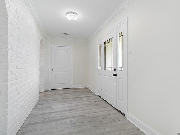 4th image of 3578 Pipestone Dr