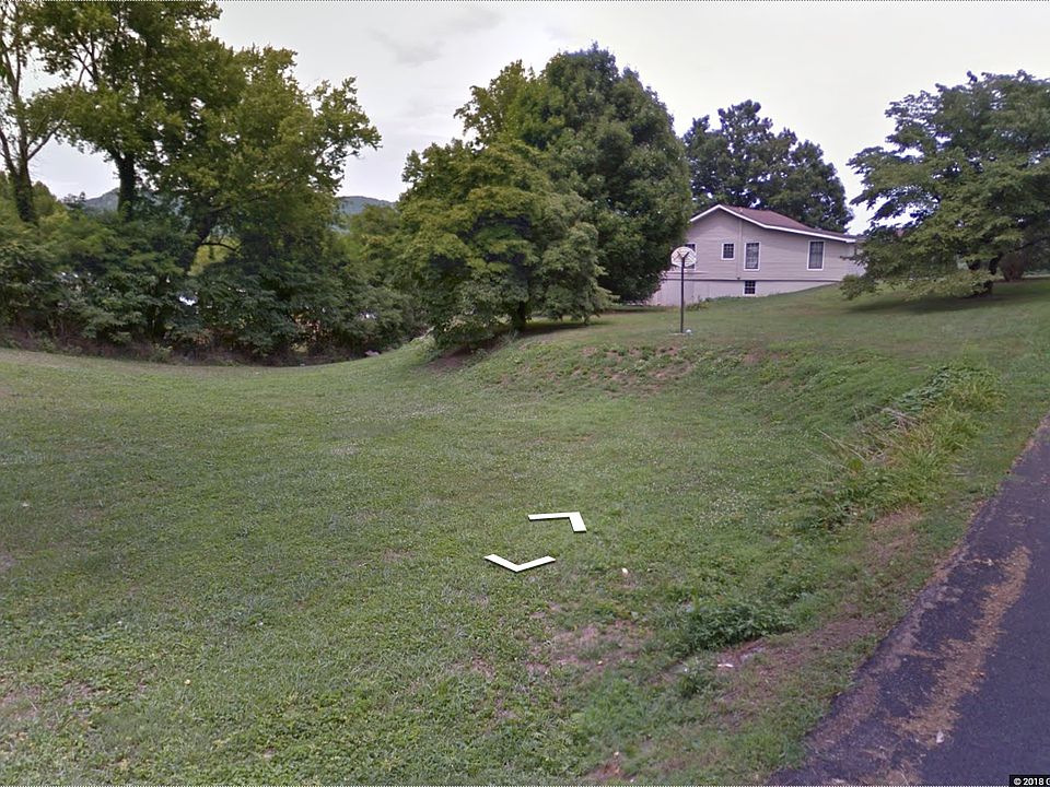 2nd image of 120 Lowe Dr W